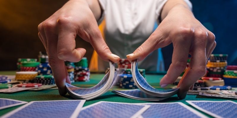 Cách đánh bài baccarat trực tuyến